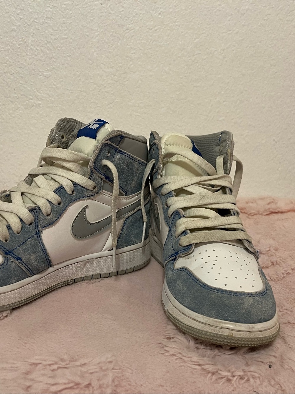 Women's High-Top Sneakers in Blue and White